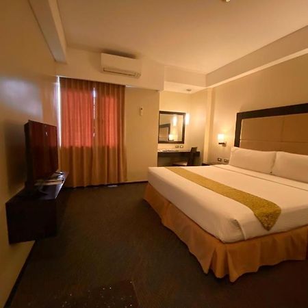 Mallberry Suites Business Hotel Cagayán de Oro Extérieur photo