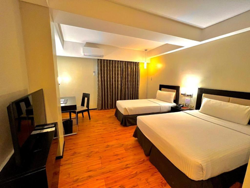 Mallberry Suites Business Hotel Cagayán de Oro Extérieur photo