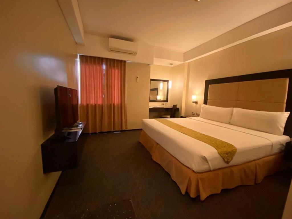 Mallberry Suites Business Hotel Cagayán de Oro Extérieur photo