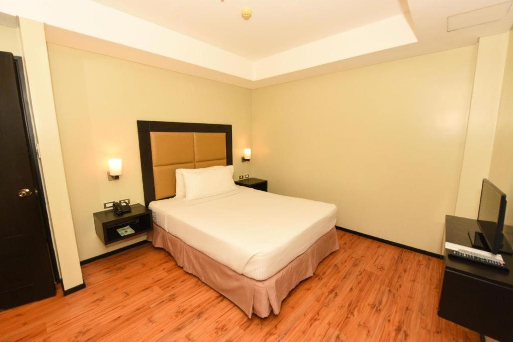 Mallberry Suites Business Hotel Cagayán de Oro Extérieur photo