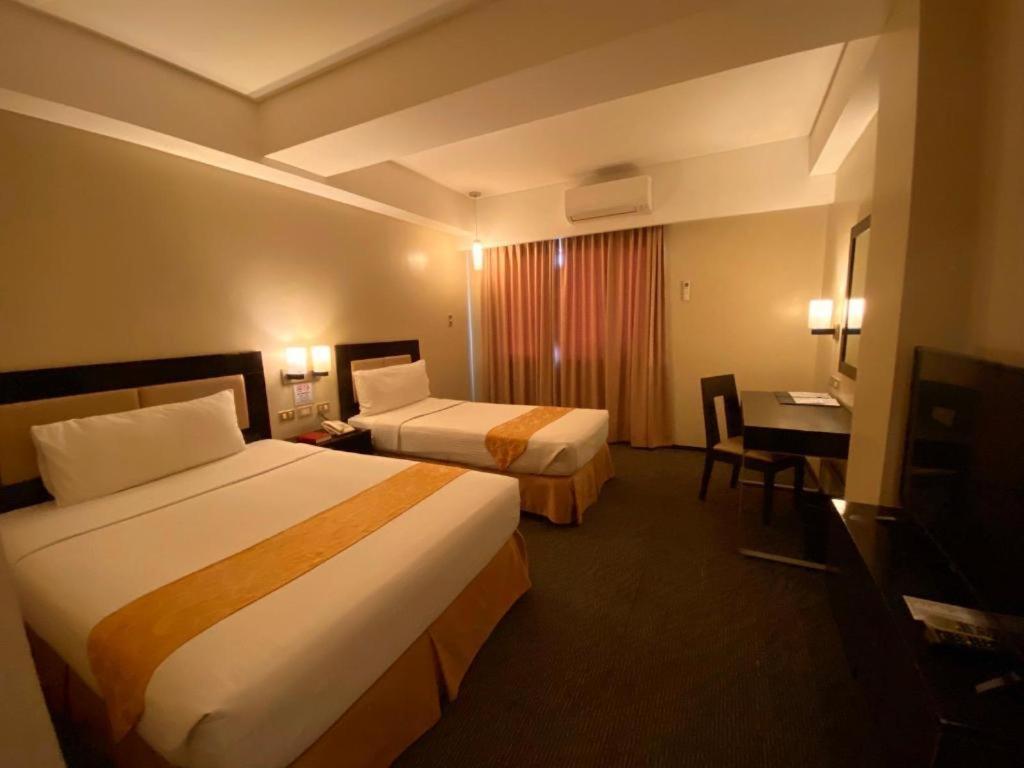 Mallberry Suites Business Hotel Cagayán de Oro Extérieur photo