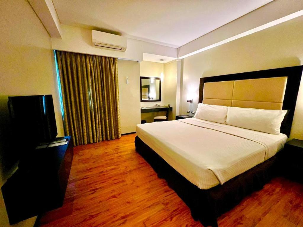Mallberry Suites Business Hotel Cagayán de Oro Extérieur photo