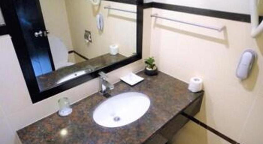 Mallberry Suites Business Hotel Cagayán de Oro Extérieur photo
