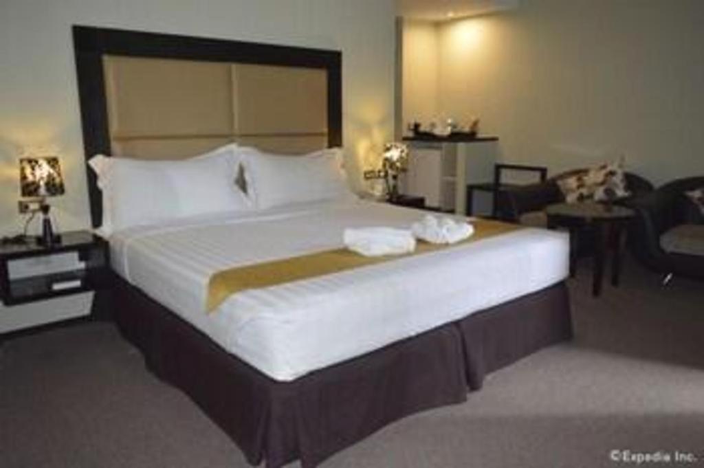 Mallberry Suites Business Hotel Cagayán de Oro Extérieur photo