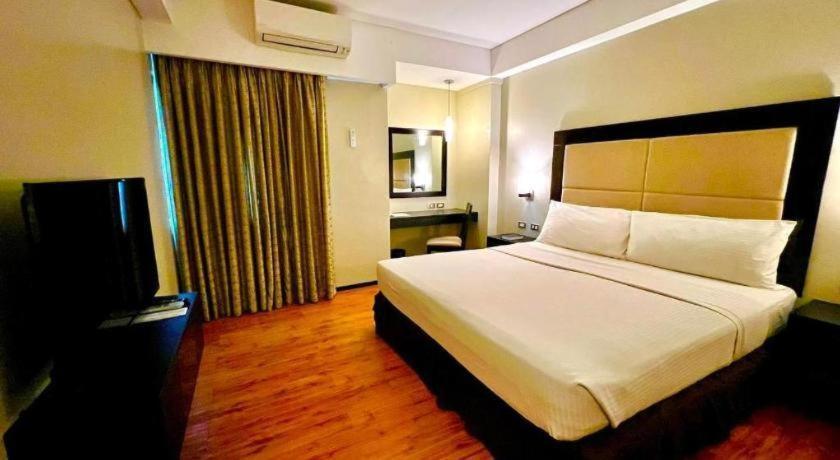 Mallberry Suites Business Hotel Cagayán de Oro Extérieur photo