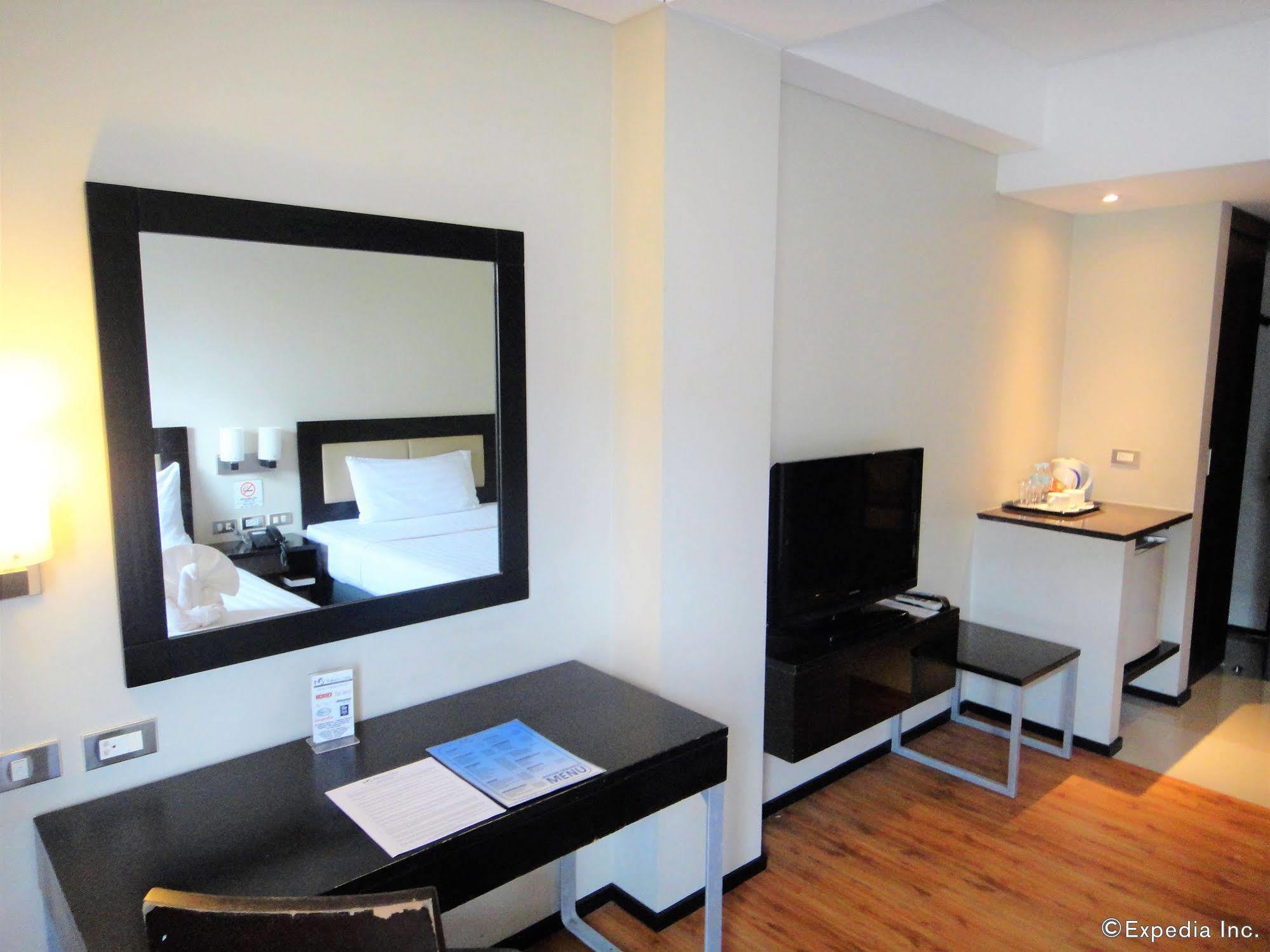 Mallberry Suites Business Hotel Cagayán de Oro Extérieur photo