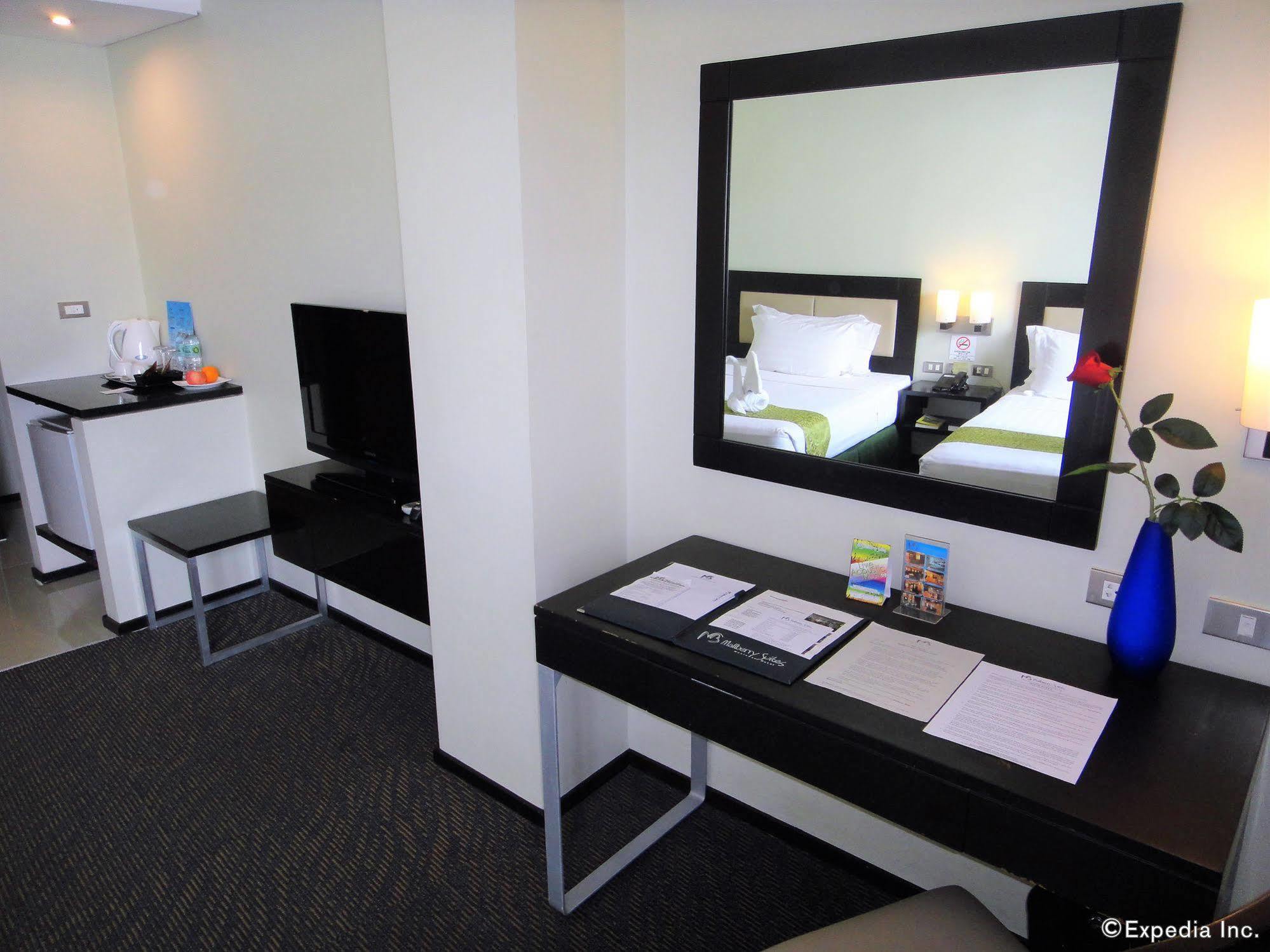 Mallberry Suites Business Hotel Cagayán de Oro Extérieur photo