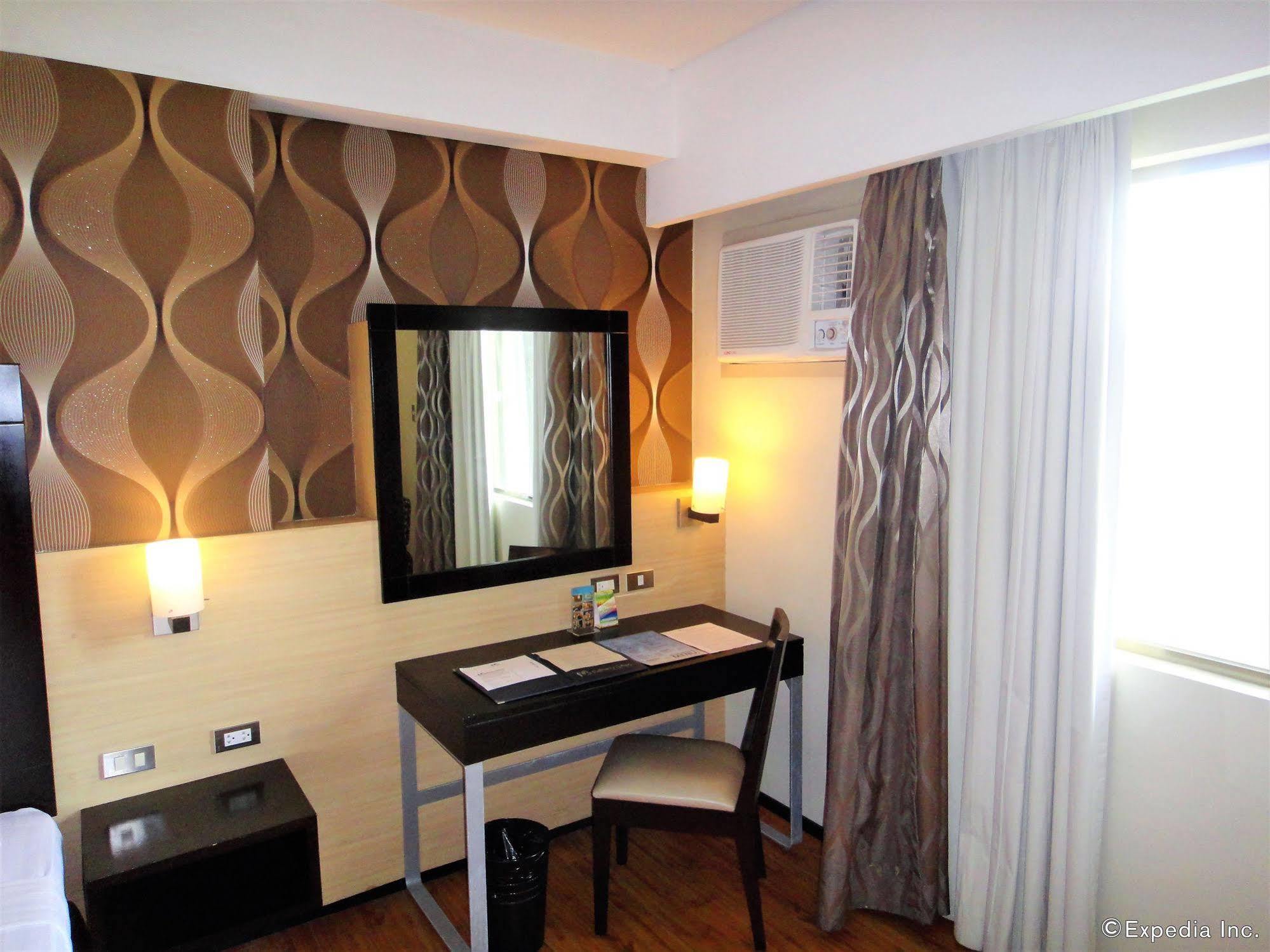 Mallberry Suites Business Hotel Cagayán de Oro Extérieur photo