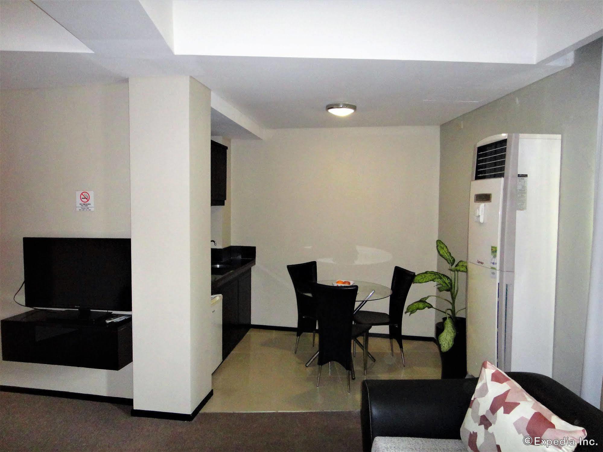 Mallberry Suites Business Hotel Cagayán de Oro Extérieur photo